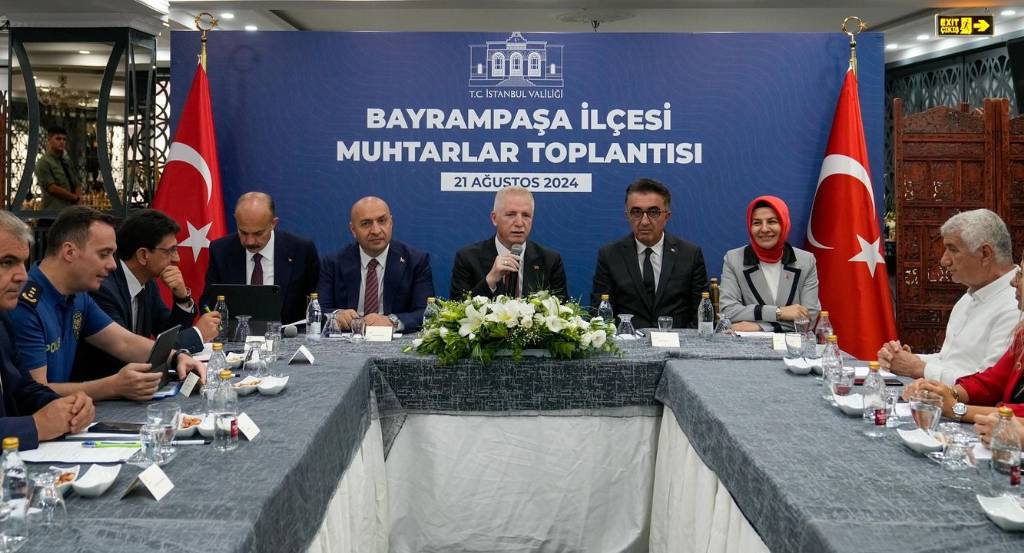 Bayrampaşa Muhtarlar Toplantısı İstanbul Valisi Davut Gül Başkanlığında Yapıldı