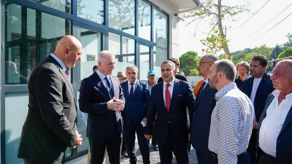 Vali Davut Gül, Başakşehir'deki Hoşdere Camii'ni Ziyaret Etti