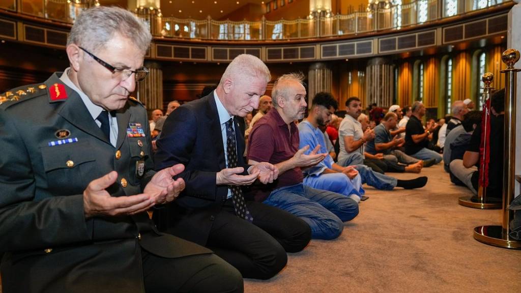 İstanbul'da 30 Ağustos Zafer Bayramı Kutlamaları Taksim Camii'nde Hatim Programı ile Gerçekleştirildi