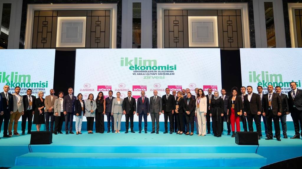 İstanbul'da Çevre Dostu Ulaşım Teknolojileri Zirvesi Düzenlendi