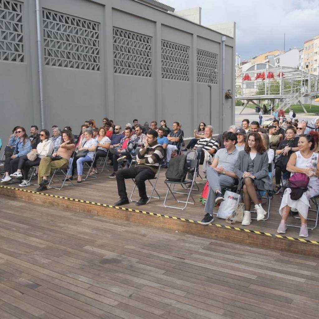 Şirincan Çakıroğlu, Müze Gazhane'de Gülmek Yakışır Serisi ile Göz Doldurdu