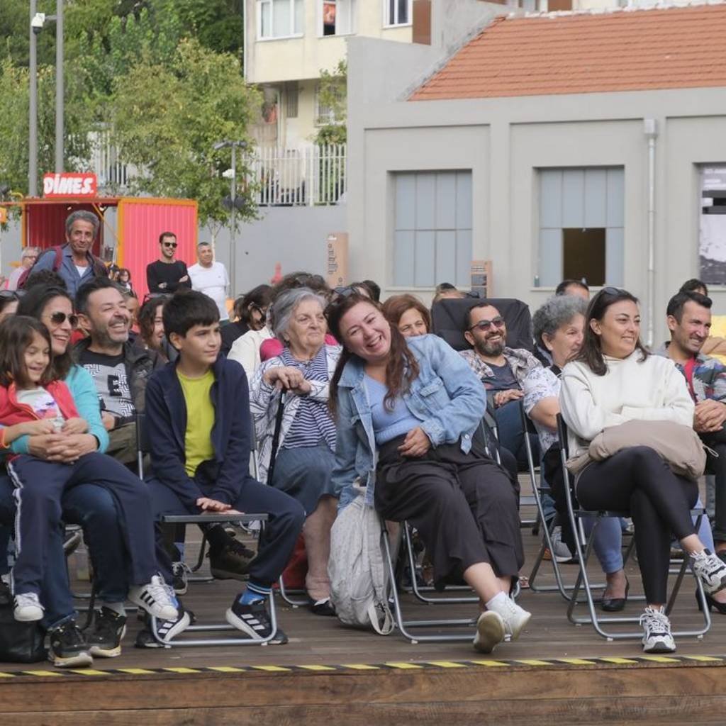 Şirincan Çakıroğlu, Müze Gazhane'de Gülmek Yakışır Serisi ile Göz Doldurdu