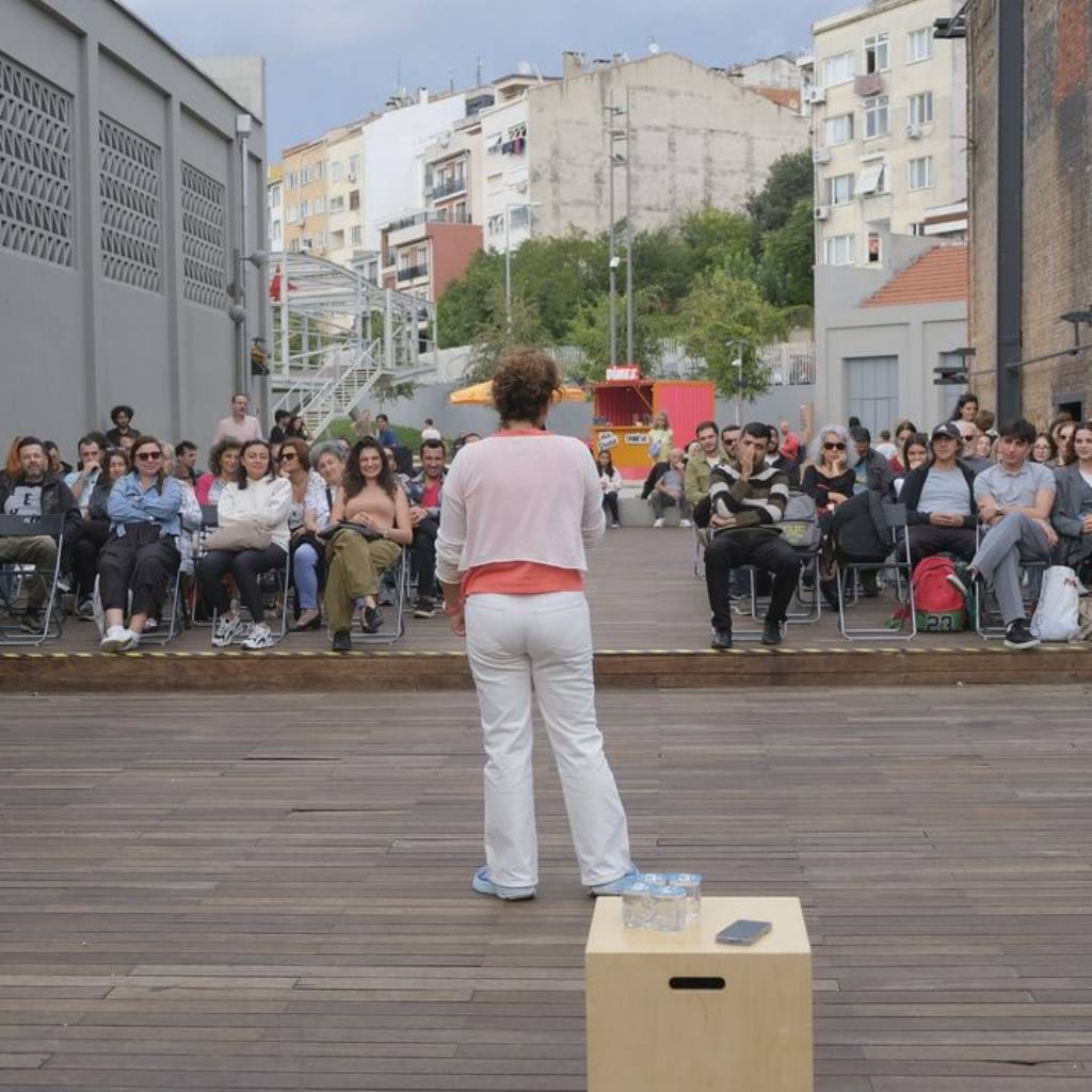 Şirincan Çakıroğlu, Müze Gazhane'de Gülmek Yakışır Serisi ile Göz Doldurdu