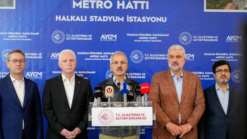 Bakan Uraloğlu, Halkalı-İstanbul Havalimanı Metro Hattı'nın Müjdesini Verdi