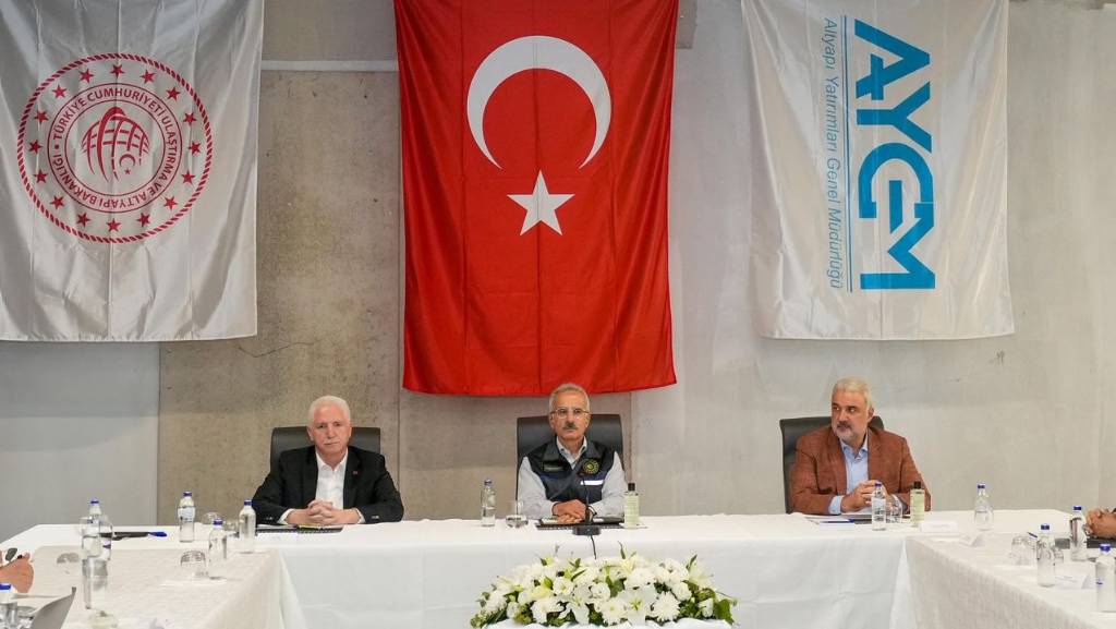 Bakan Uraloğlu, Halkalı-İstanbul Havalimanı Metro Hattı'nın Müjdesini Verdi