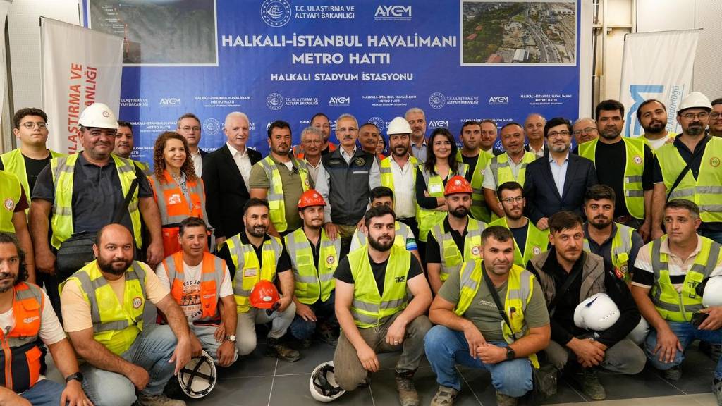 Bakan Uraloğlu, Halkalı-İstanbul Havalimanı Metro Hattı'nın Müjdesini Verdi